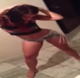 Novinha Gostosa Dançando Funk De Shortinho Socado