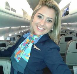 Aeromoça da azul caiu na net peladinha mostrando tudo.