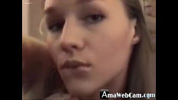 Damiana provocando