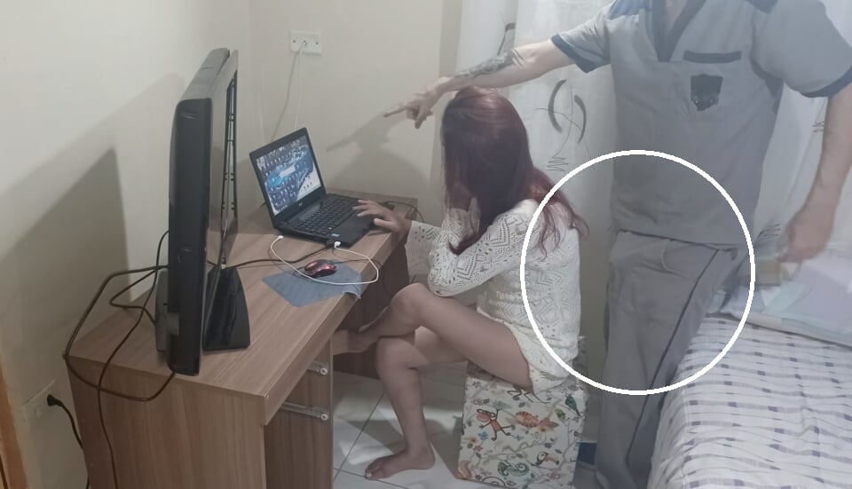 Novinha sozinha em casa deu para o tecnico da internet