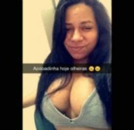 Mily caroline liberou o rabinho gostoso pra três moleques
