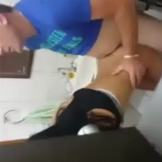 Namorado ligando enquanto ela trai