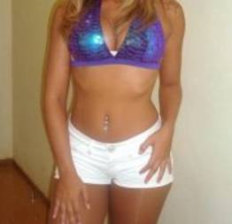 Esposa gostosa pede pra sair com outros machos e marido topa