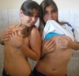 Mari e Paola perdeu aposta na escola e teve que dar a bucetinha