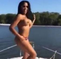 Só come essa vagabunda quem tem grana