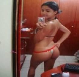 Novinha fazendo suruba com seus três amigos