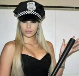 Ana fantasiada perdeu virgindade anal com namorado que fez ela aguentar ate goza