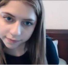 Delicia peituda brincando na twitcam
