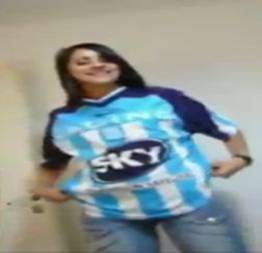 Torcedora novinha boqueteira levou gozada na boca e engoliu porra