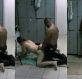 Coroa rabuda safada caiu na net transando no vestiário da empresa