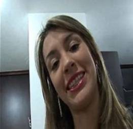 Corno filmando a mulherzinha dando pra dois amigos