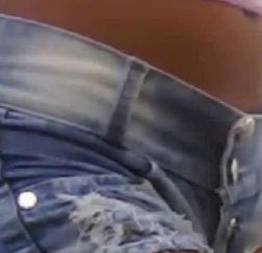 Morena novinha muito gostosa com micro shorts no onibus - sexymil-fotos e vídeos