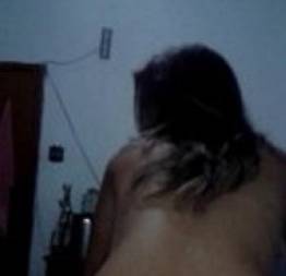 Prima novinha senta e rebola com vontade na pica
