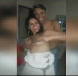 A novinha perdeu a linha na festa da universidade e mamou todos os amigos