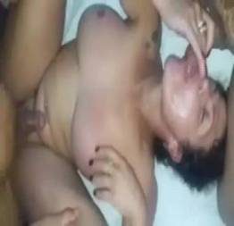 Isabella caiu na net fazendo putaria com os amigos da faculdade