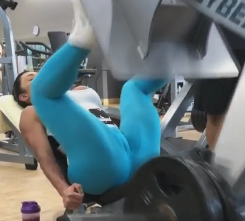 Gracyanne barbosa mostrando o pacotão
