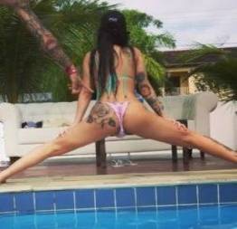 Mc mirella rebolando de biquíni enfiado se abrindo toda