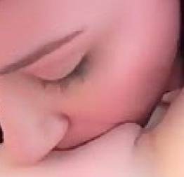 Ruiva comendo alguma vulva que vale a pena - xv nudes