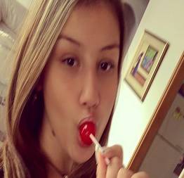 Loira safada Valentina Bolivar pelada em fotos caseiras