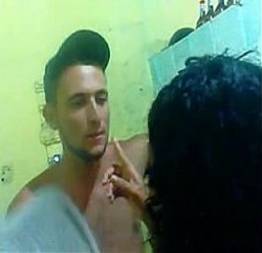 Cida chupando o pau dos pedreiros