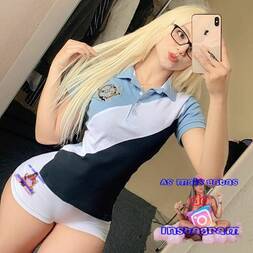 Sete gatas de shortinho, muito gostosas.