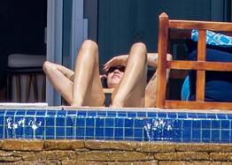 MILEY CYRUS – ROUPA DE BANHO EM CABO SAN LUCAS – FEVEREIRO 2022