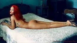 Rihanna mostra seus peitos deliciosos - Feito para macho
