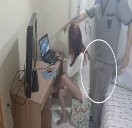 Novinha sozinha em casa deu para o tecnico da internet